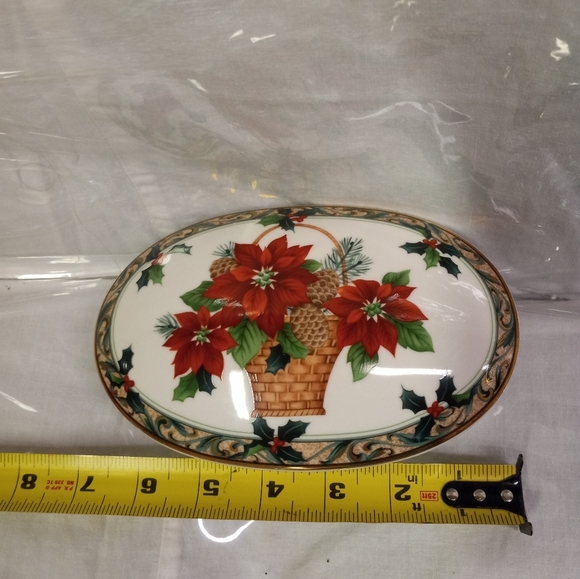 Mikasa Christmas Oval Candy/Trinket Dish Porcelain Ceramic Basket of Poinsettas - Picture 7 of 7